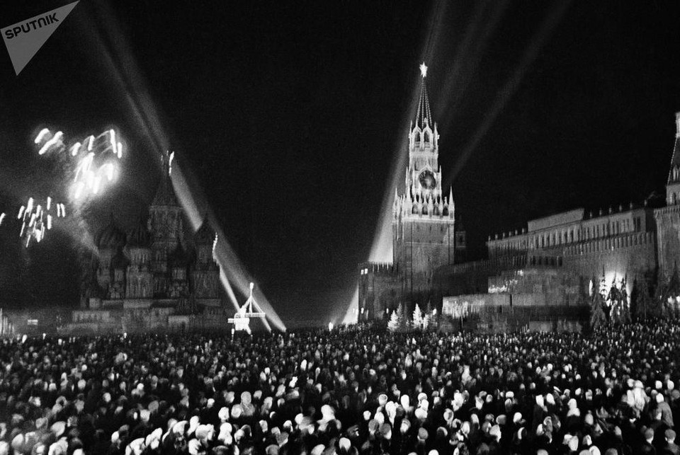 Pháo hoa chào mừng kỷ niệm Ngày Chiến thắng năm 1945.