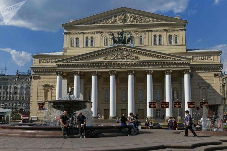 Quảng trường Nhà hát Bolshoi Moskva hiện nay, trước thềm Ngày Chiến thắng.