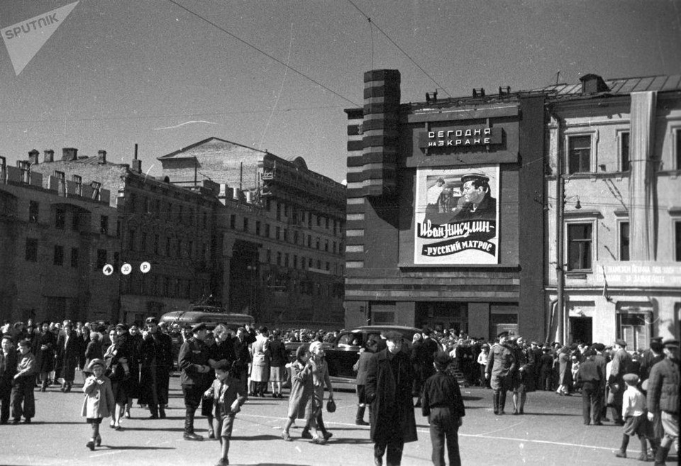 Ngày 9/5/1945 tại rạp chiếu phim trên phố Gorky.