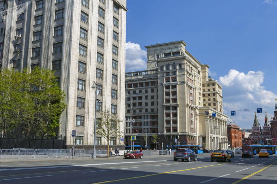 Bây giờ, thay vì khách sạn Moskva, nơi đây là khách sạn năm sao thời thượng thuộc chuỗi Four Seasons. Cửa hàng và rạp chiếu phim nằm trong tòa nhà này.