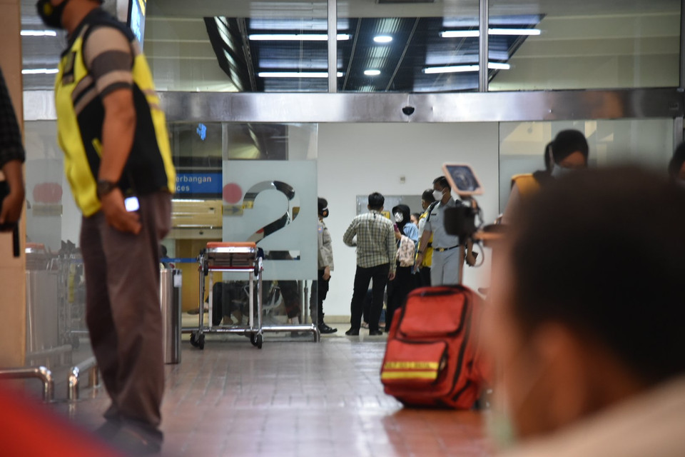 Thân nhân sau đó được đưa tới một địa điểm riêng nằm trong sân bay Soekarno Hatta. (Nguồn: Twitter)