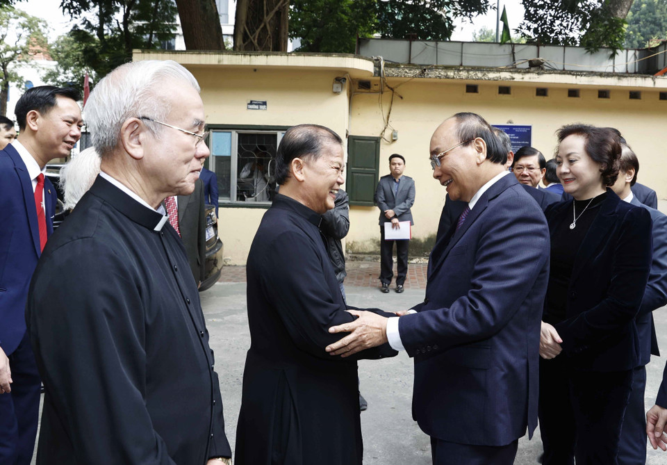 Chủ tịch nước Nguyễn Xuân Phúc và các đại biểu. (Ảnh: Thống Nhất/TTXVN)