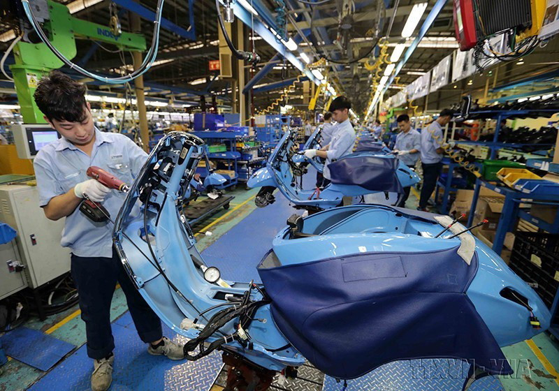  Dây chuyền lắp ráp xe máy tại nhà máy của Công ty TNHH Piaggio Việt Nam thuộc Khu công nghiệp Bình Xuyên, tỉnh Vĩnh Phúc. (Ảnh: Trần Việt/TTXVN)
