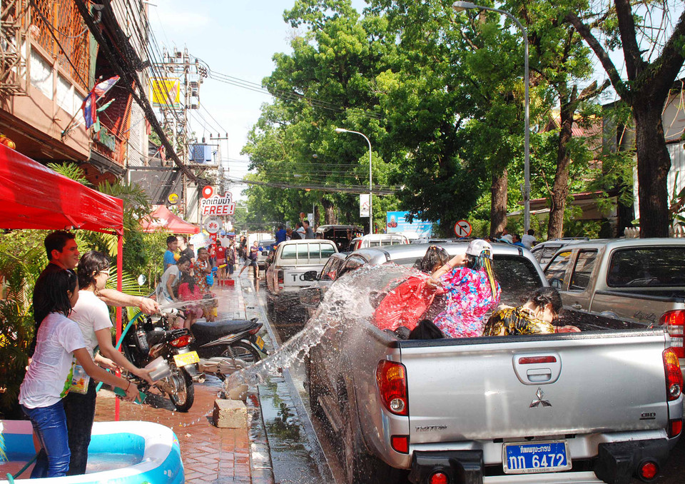 Nhưng đa phần, phe 'thất bại' vẫn thuộc về những người ngồi trên xe, do thua về cả 'thế và lực.' (Phạm Kiên/Vietnam+)