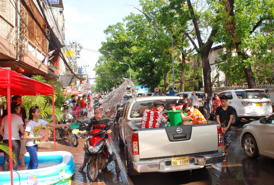 Đã yếu thì phải 'cúi đầu chịu trận.' (Phạm Kiên/Vietnam+)
