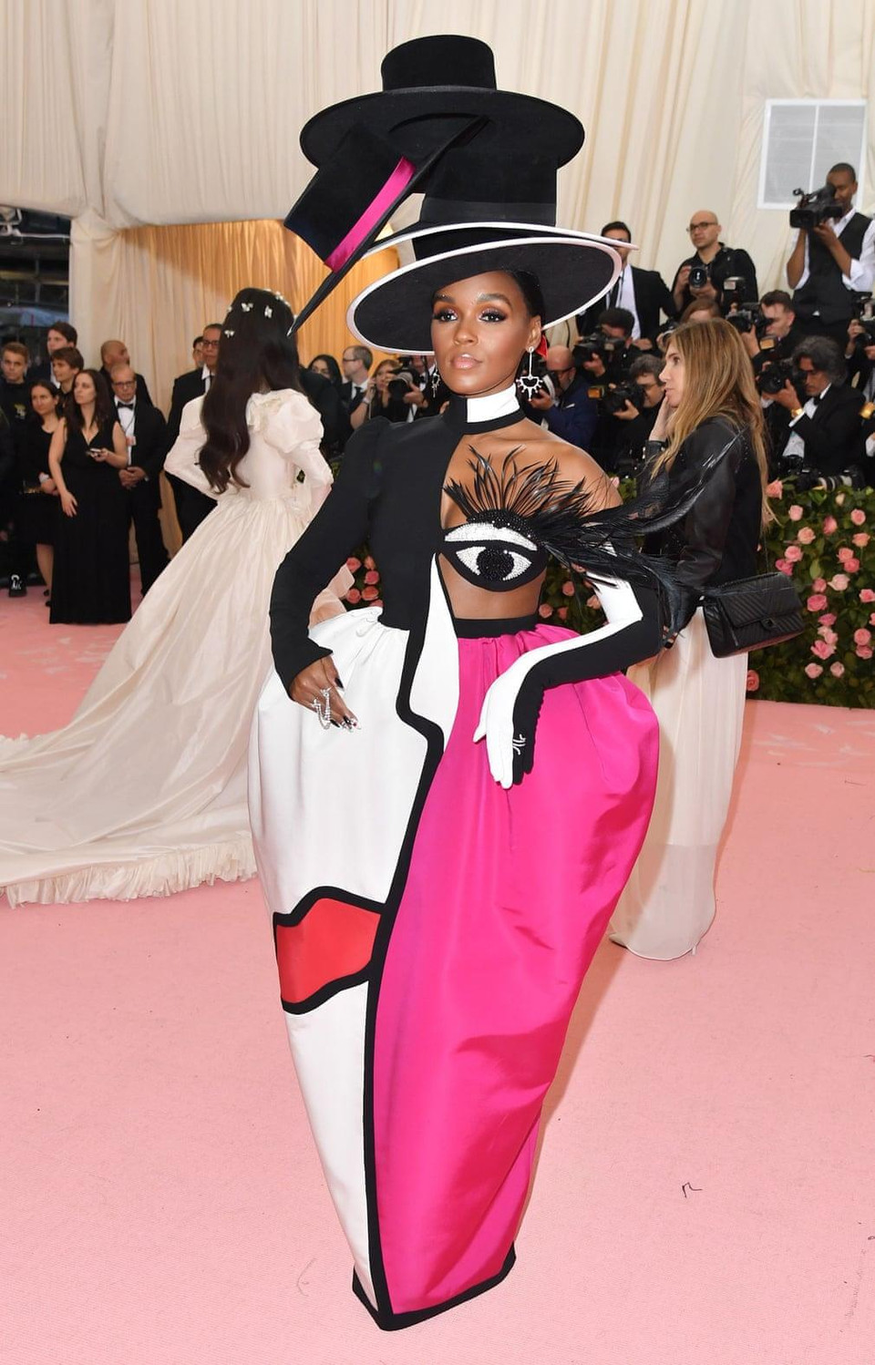 Bộ cánh của Janelle Monáe. (Nguồn: Guardian)