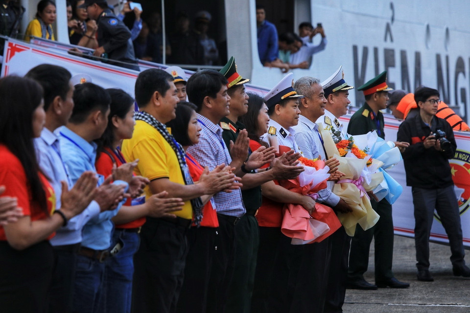 Đoàn công tác thực hiện nhiệm vụ cơ động và đi thăm chúc tết quân dân hai huyện đảo. (Ảnh: Tuấn Anh/TTXVN)