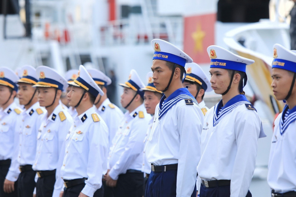 Các chiến sỹ trẻ hải quân trong buổi lễ. (Ảnh: Tuấn Anh/TTXVN)