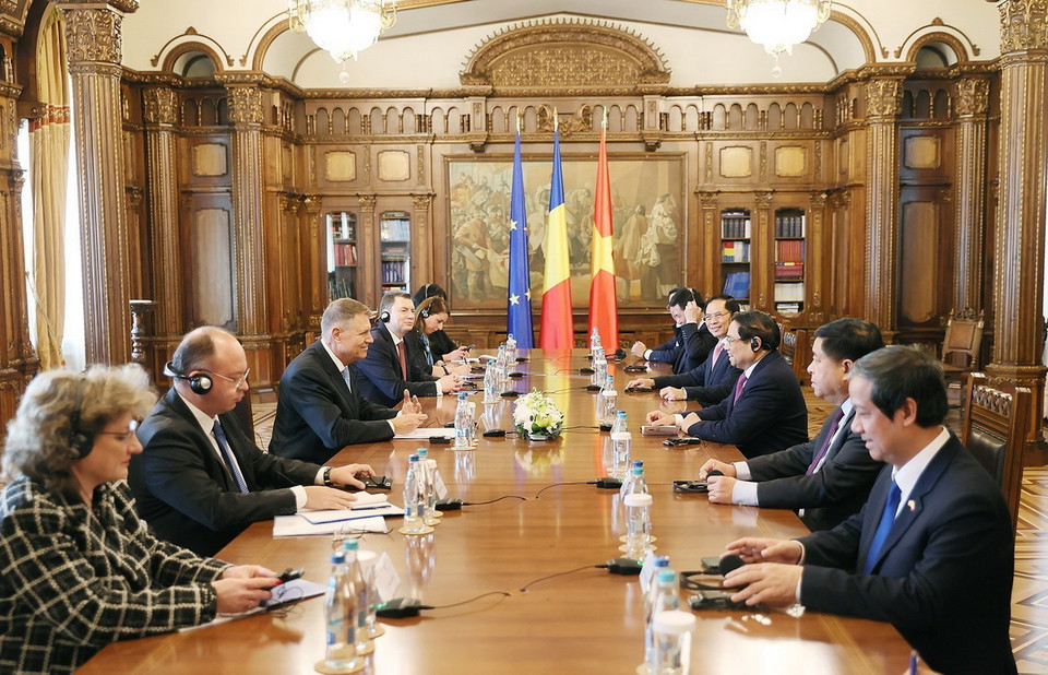 Quang cảnh buổi hội kiến giữa Thủ tướng Phạm Minh Chính và Tổng thống Romania Klaus Iohannis. (Ảnh: Dương Giang/TTXVN)