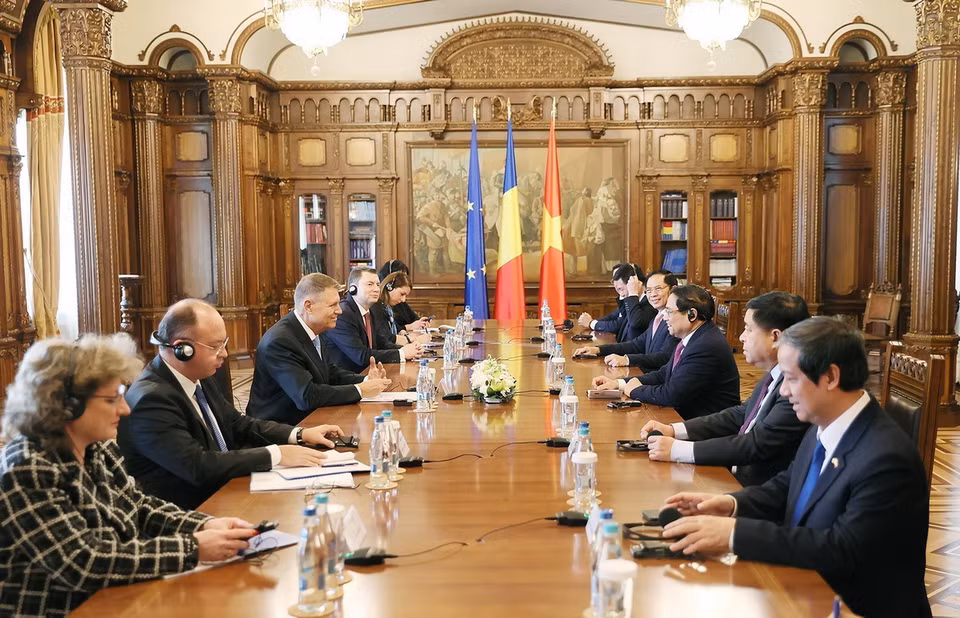 Quang cảnh buổi hội kiến giữa Thủ tướng Phạm Minh Chính và Tổng thống Romania Klaus Iohannis. (Ảnh: Dương Giang/TTXVN)
