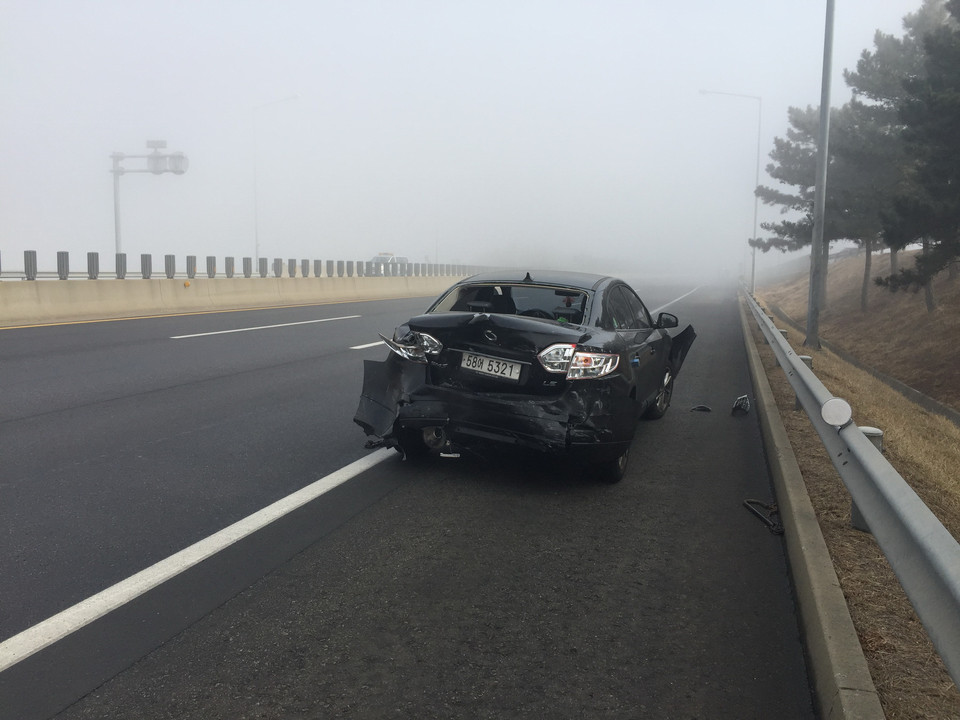 Một chiếc xe còn lại tại hiện trường vụ đâm xe. (Ảnh: Phạm Duy/Vietnam+)