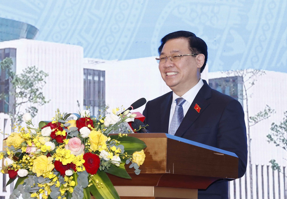 Chủ tịch Quốc hội Vương Đình Huệ phát biểu tại buổi gặp mặt. (Ảnh: Doãn Tấn/TTXVN)