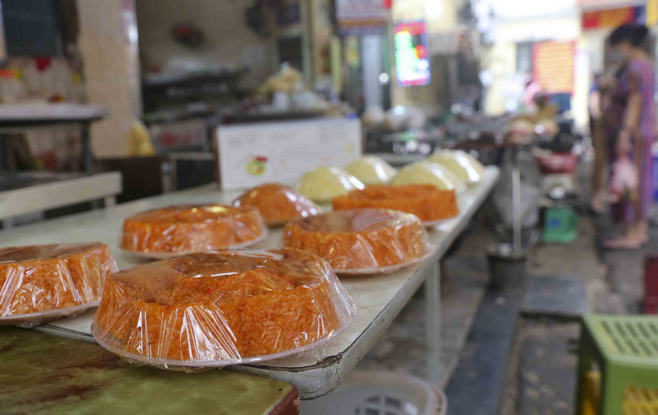 Một cửa hàng bán xôi cúng ngày Tết Đoan Ngọ. (Ảnh: Tuấn Đức/TTXVN)