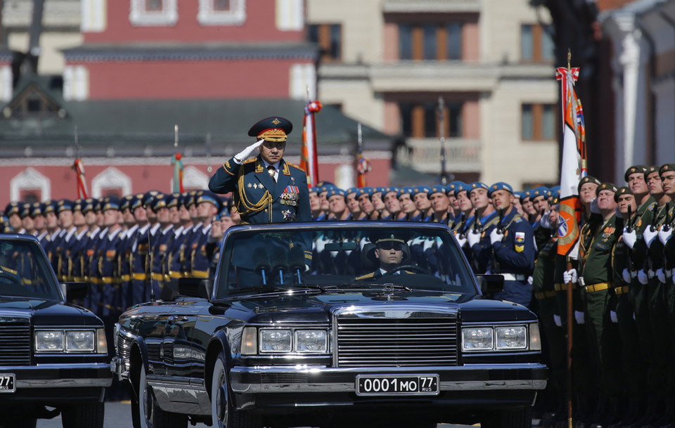 Bộ trưởng Quốc phòng Liên bang Nga, Đại tướng Anh hùng Nga Sergei Shoigu tiếp nhận cuộc duyệt binh (Nguồn: EPA)