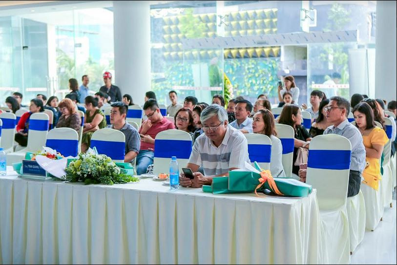 Thông tin về tiến độ của dự án đến nhà đầu tư, ông Lương Ngọc Hà, Phó giáo đốc Kinh doanh Công ty FLC Homes cho biết dự án đã gần hoàn thiện toàn bộ khối lượng thi công nội, ngoại thất, đảm bảo tiến độ và chất lượng bàn giao cho khách hàng. (Nguồn: FLC)