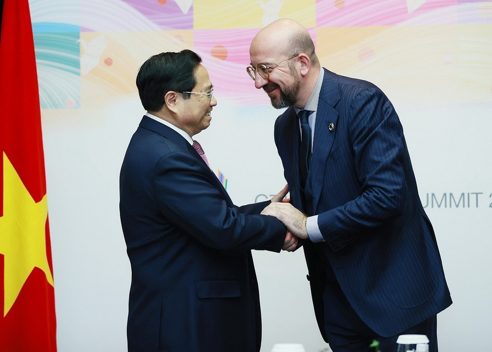 Thủ tướng Phạm Minh Chính và Chủ tịch Hội đồng châu Âu Charles Michel. (Ảnh: Dương Giang/TTXVN)