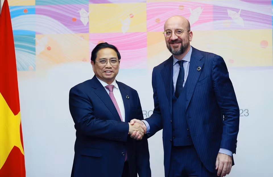 Thủ tướng Phạm Minh Chính gặp Chủ tịch Hội đồng châu Âu Charles Michel. (Ảnh: Dương Giang/TTXVN)