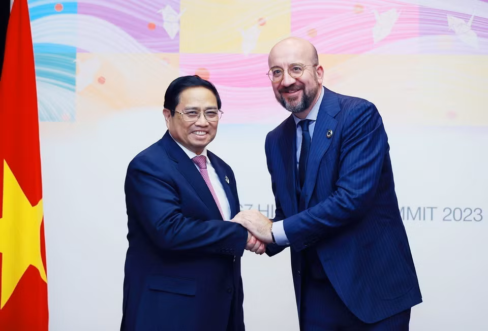 Thủ tướng Phạm Minh Chính gặp Chủ tịch Hội đồng châu Âu Charles Michel. (Ảnh: Dương Giang/TTXVN)