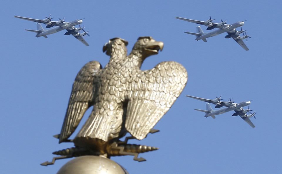 Đội hình máy bay ném bom Tu-95 ''Bear'' (Nguồn: EPA)