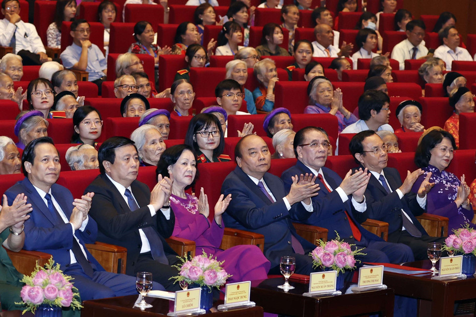 Thủ tướng Nguyễn Xuân Phúc và lãnh đạo Đảng, Nhà nước dự buổi gặp mặt. (Ảnh: Thống Nhất/TTXVN)