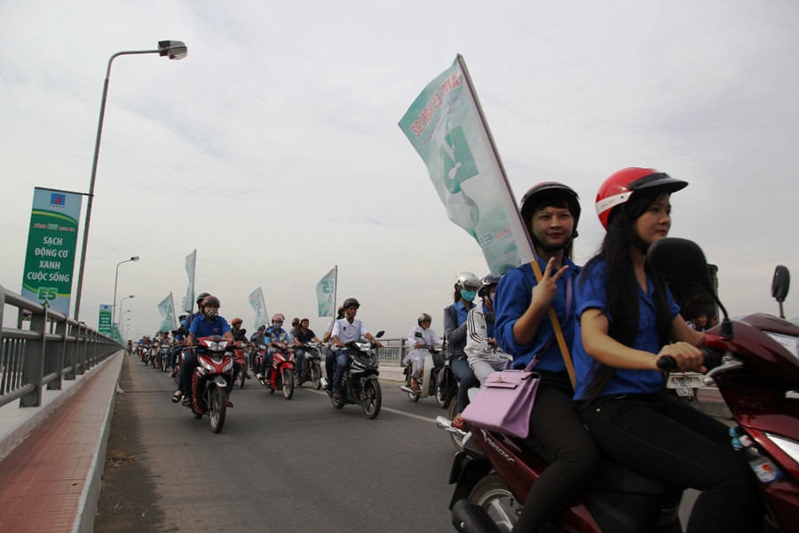 Lễ phát động, tuyên truyền sử dụng xăng E5 RON 92 tại thành phố Quảng Ngãi. (Ảnh: PV/Vietnam+)