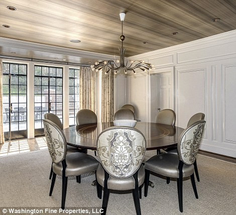 Phòng ăn của ngôi nhà (Nguồn: Daily Mail)