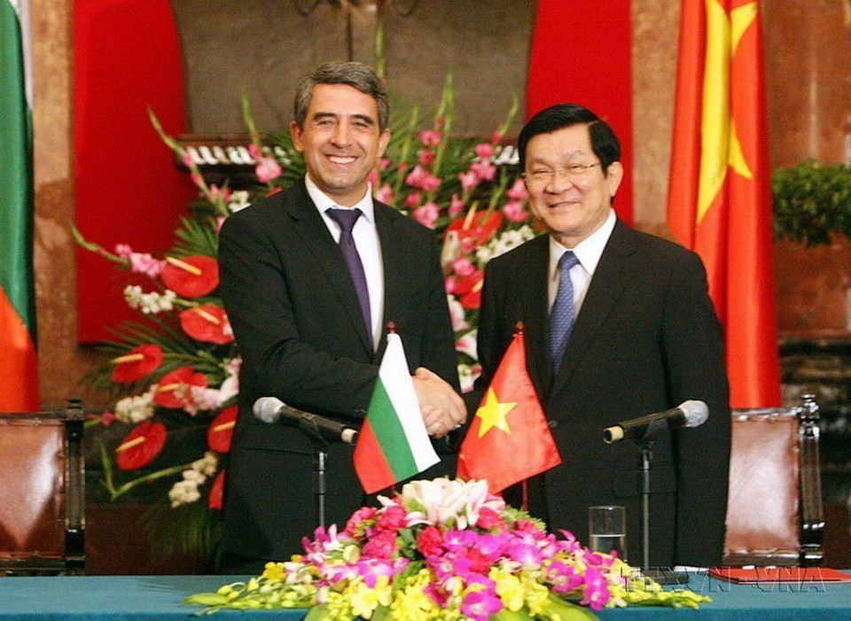 Chủ tịch nước Trương Tấn Sang và Tổng thống Bulgaria Rosen Plevneliev tại buổi gặp gỡ báo chí sau hội đàm và ký kết các văn kiện hợp tác giữa hai nước (Hà Nội, 2013). (Ảnh: Nguyễn Khang/TTXVN)