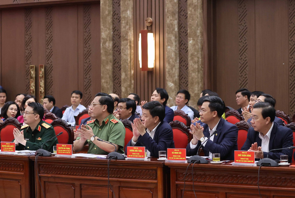 Các lãnh đạo chủ chốt thành phố Hà Nội tham dự buổi làm việc. (Ảnh: Thống Nhất/TTXVN)
