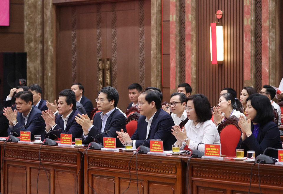 Các lãnh đạo chủ chốt thành phố Hà Nội tham dự buổi làm việc. (Ảnh: Thống Nhất/TTXVN)