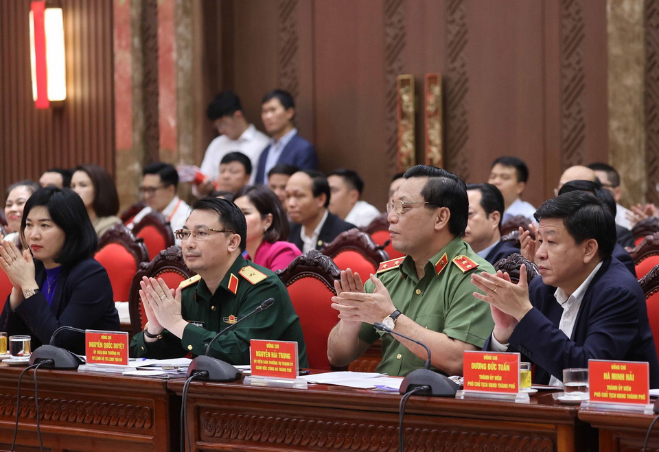 Các lãnh đạo chủ chốt thành phố Hà Nội tham dự buổi làm việc. (Ảnh: Thống Nhất/TTXVN)