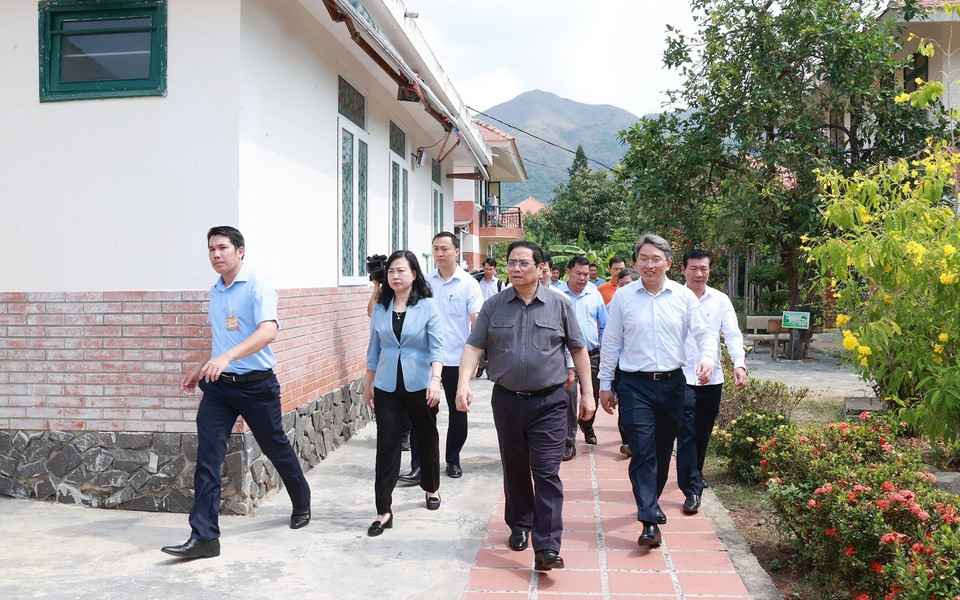 Thủ tướng Phạm Minh Chính thăm Làng trẻ em SOS Nha Trang. (Ảnh: Dương Giang/TTXVN)