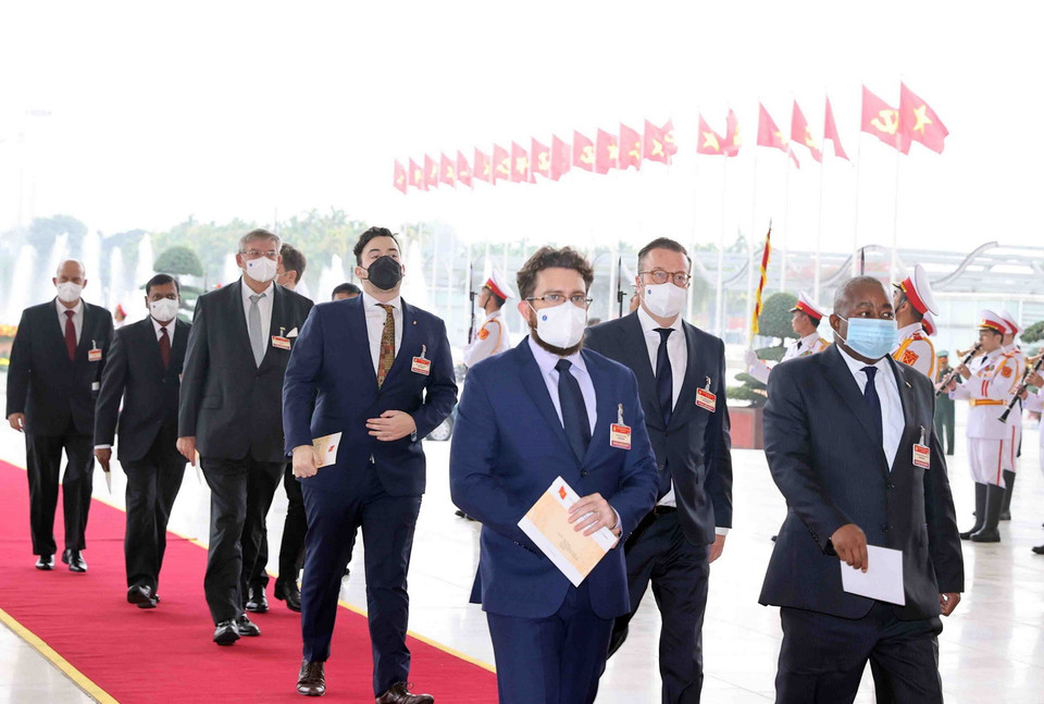 Các đại biểu quốc tế là khách mời đến dự khai mạc Đại hội XIII của Đảng. (Ảnh: TTXVN)