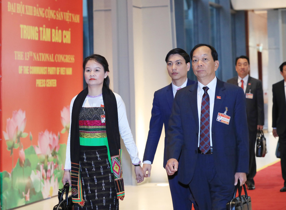 Đại biểu nữ dân tộc đến dự khai mạc Đại hội. (Ảnh: TTXVN)