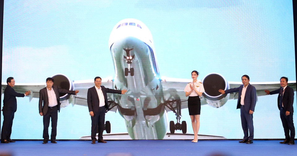 Thành phố Đà Nẵng khai trương mở đường bay thương mại quốc tế đưa khách đến tham quan, du lịch nghỉ dưỡng tại Đà Nẵng . (Ảnh: Trần Lê Lâm/TTXVN)