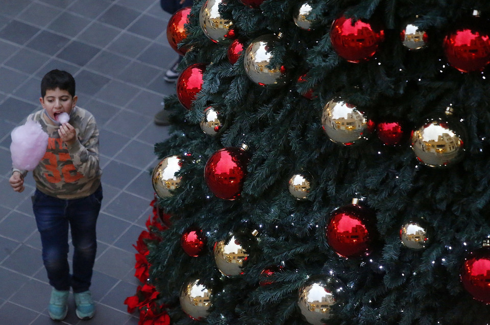 Cây thông Noel tại Beirut, Liban. (Ảnh:THX/TTXVN)