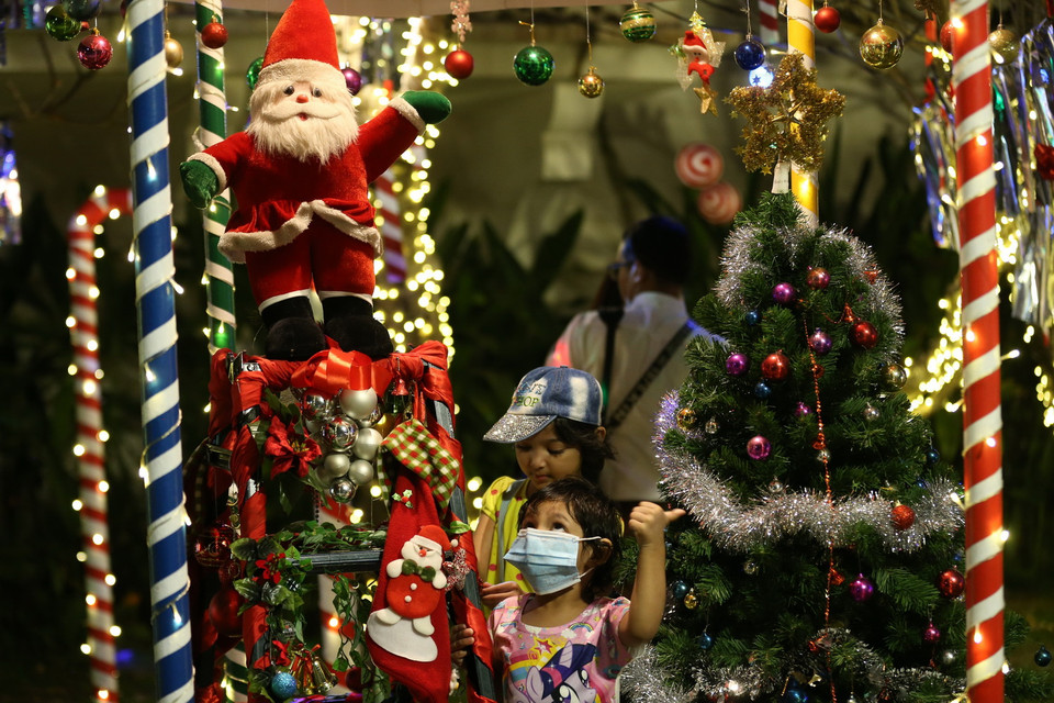 Trang trí chào đón Giáng sinh tại Yangon, Myanmar. Ảnh: (THX/TTXVN)