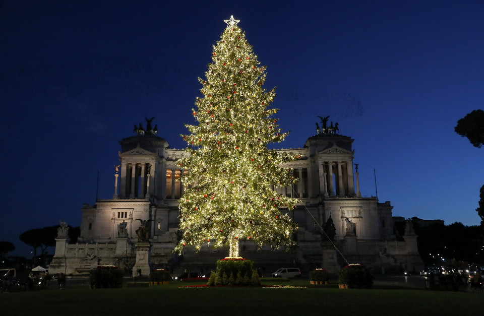 Cây thông Noel tại Rome, Italy. (Ảnh: THX/TTXVN)