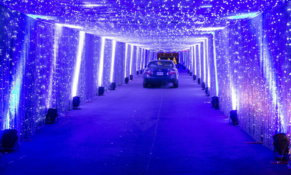 Triển lãm ánh sáng đón Giáng sinh tại Toronto, Canada. (Ảnh: THX/TTXVN)