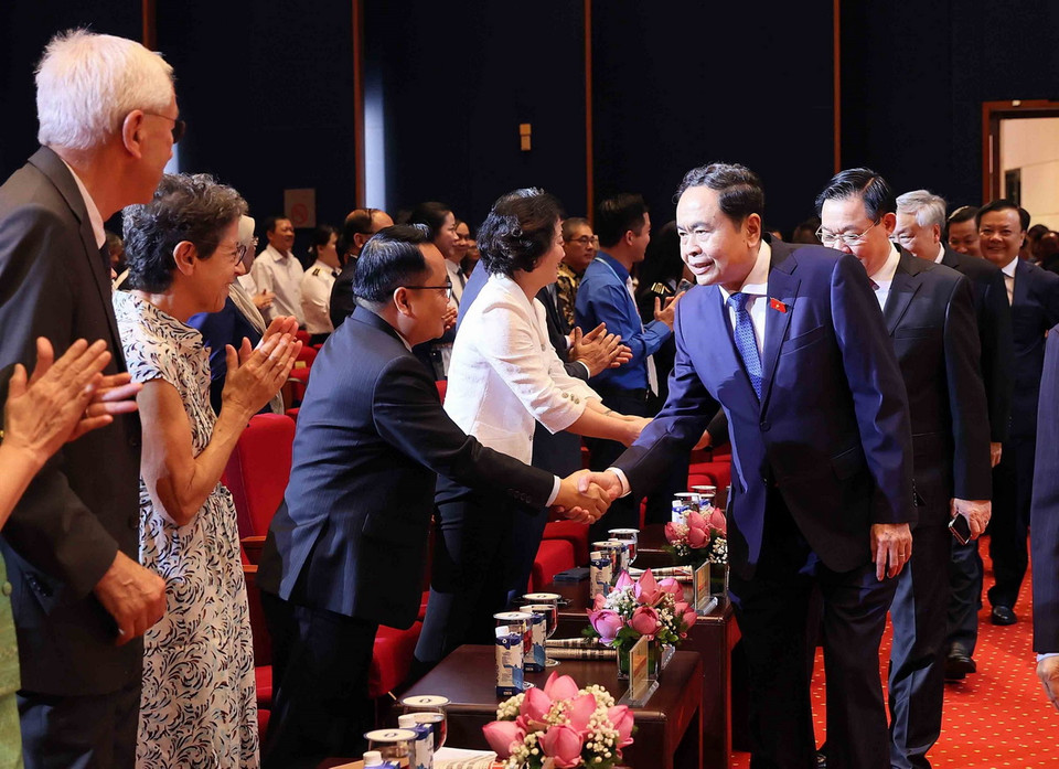 Chủ tịch Quốc hội Trần Thanh Mẫn với các đại biểu đến dự lễ kỷ niệm. (Ảnh: An Đăng/TTXVN)