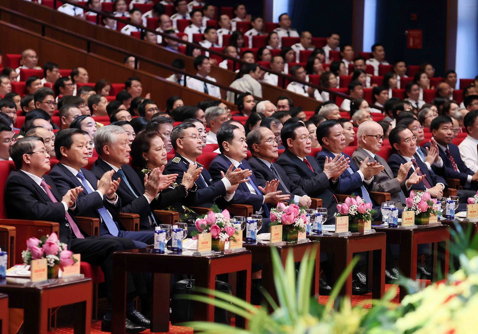 Chủ tịch Quốc hội Trần Thanh Mẫn và các lãnh đạo, nguyên lãnh đạo Đảng và Nhà nước đến dự. (Ảnh: An Đăng/TTXVN)