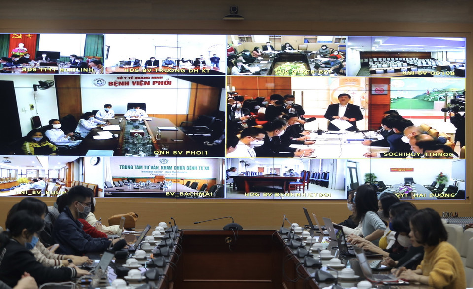 Hình ảnh họp trực tuyến tới điểm cầu của Bộ Y tế. (Ảnh: Hoàng Hiếu/TTXVN)