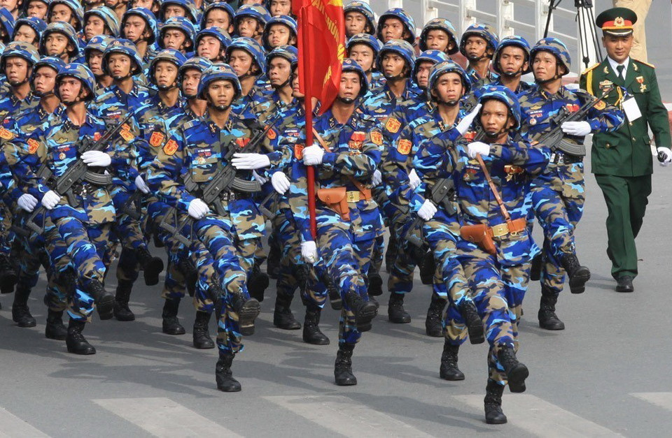 Khối chiến sỹ Hải quân đánh bộ diễu binh tại Lễ kỷ niệm 70 năm Ngày Cách mạng Tháng Tám (19/8/1945-9/8/2015) và Quốc khánh (2/9/1945-2/9/2015). (Ảnh: TTXVN)