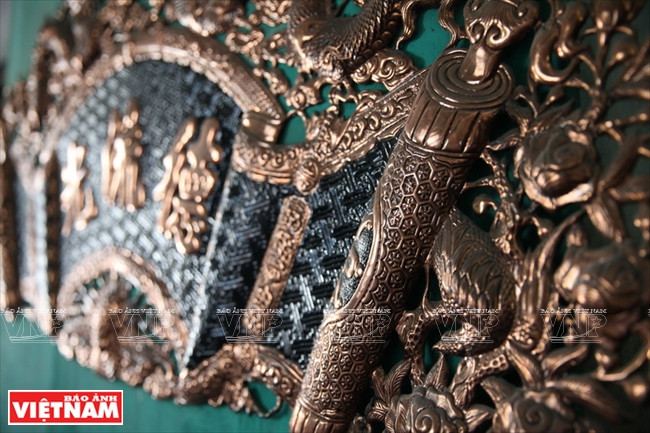 Các hoạ tiết tinh xảo qua bàn tay của các nghệ nhân làng Đại Bái.