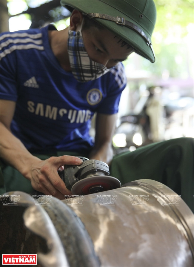 ... và các sản phẩm được mài dũa tạo độ mịn cho sản phẩm.