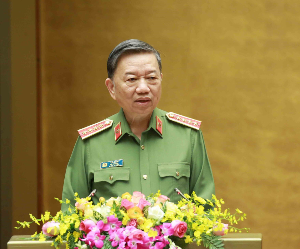 Bộ trưởng Bộ Công an Tô Lâm trình bày chuyên đề: Những nhận thức mới và tư duy mới về an ninh quốc gia. (Ảnh: Phương Hoa/TTXVN)