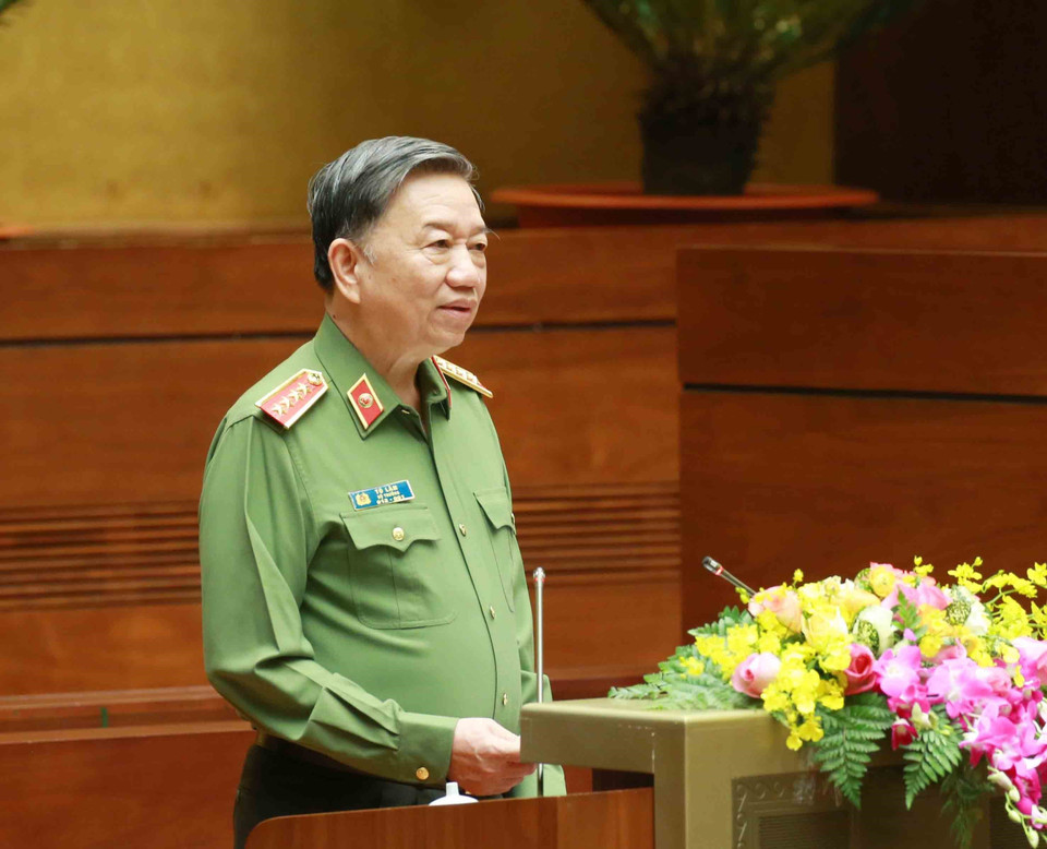 Bộ trưởng Bộ Công an Tô Lâm trình bày chuyên đề: Những nhận thức mới và tư duy mới về an ninh quốc gia. (Ảnh: Phương Hoa/TTXVN)