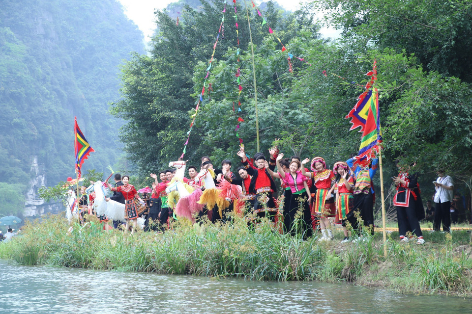 Đa sắc màu các dân tộc tại Lễ hội Tràng An. (Ảnh: Đức Phương/TTXVN)