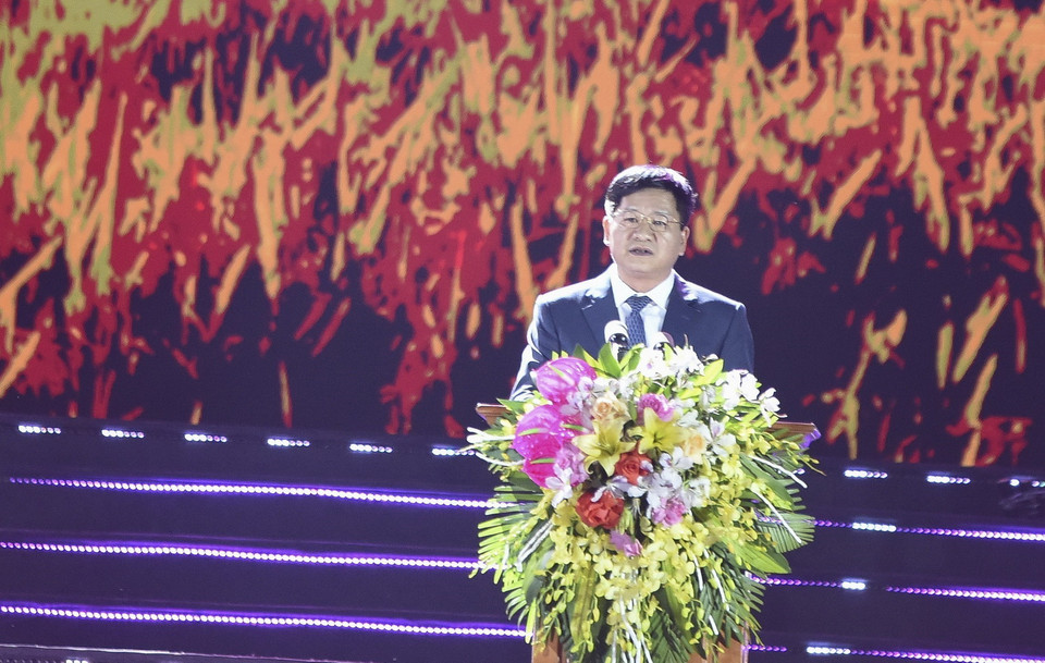 Chủ tịch UBND tỉnh Điện Biên Lê Thành Đô phát biểu khai mạc Lễ hội. (Ảnh: Xuân Tư/TTXVN)