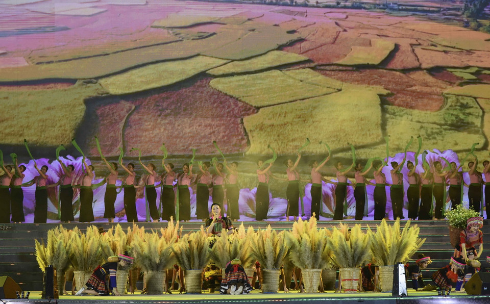 Một tiết mục trong Chương trình nghệ thuật đặc sắc khai mạc Lễ hội Hoa Ban năm 2023. (Ảnh: Xuân Tư/TTXVN)