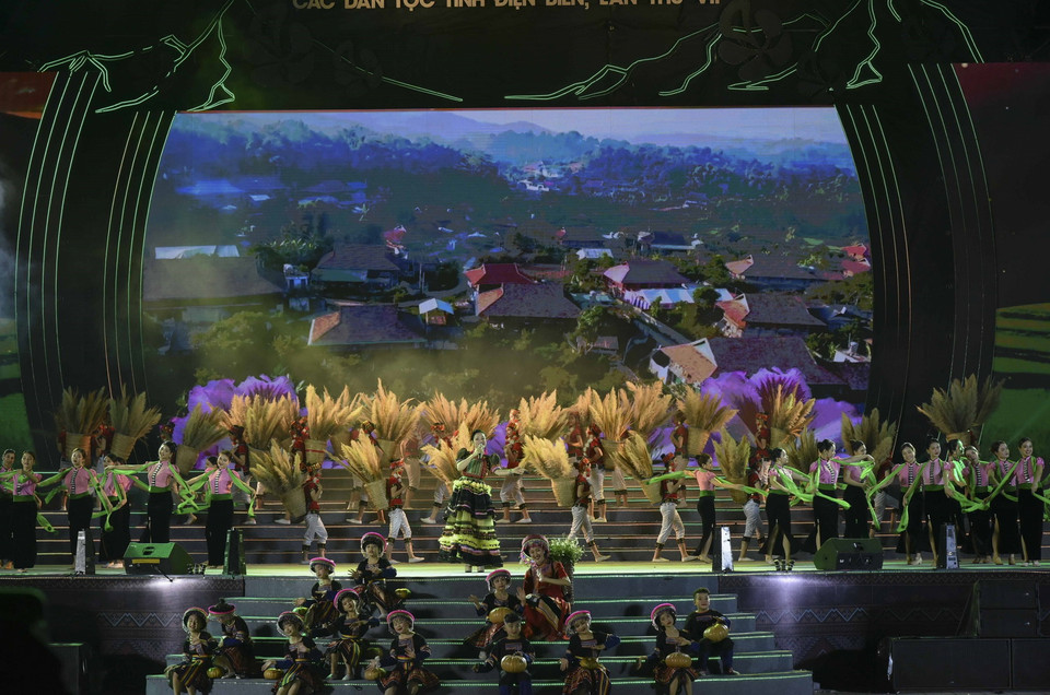  Chương trình nghệ thuật đặc sắc khai mạc Lễ hội Hoa Ban năm 2023. (Ảnh: Xuân Tư/TTXVN)